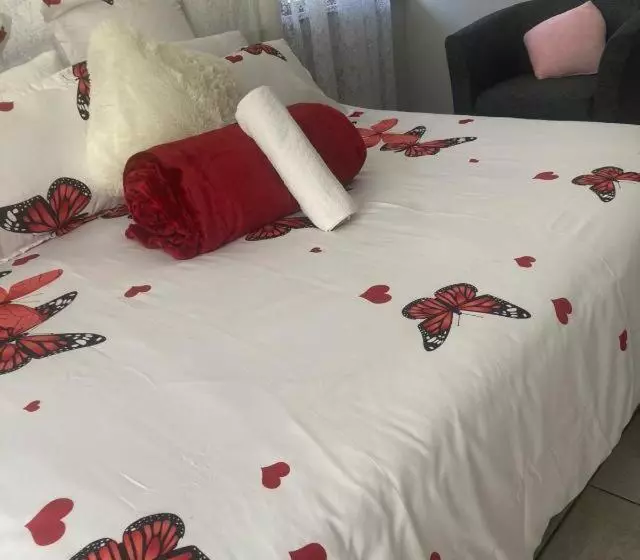 East Bed And Breakfast Guesthouse