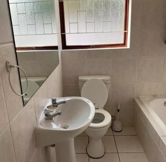 East Bed And Breakfast Guesthouse