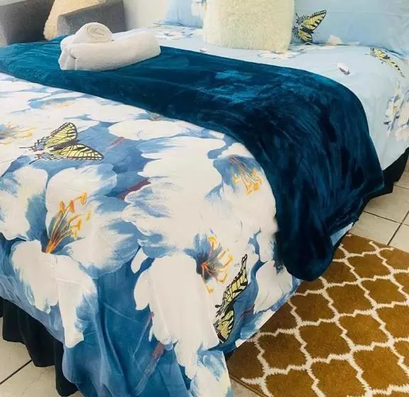 East Bed And Breakfast Guesthouse