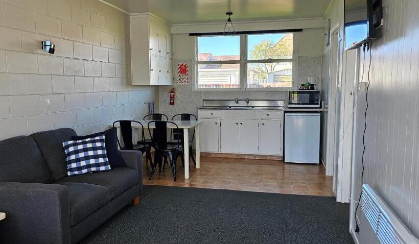 Endeavour Lodge Motel