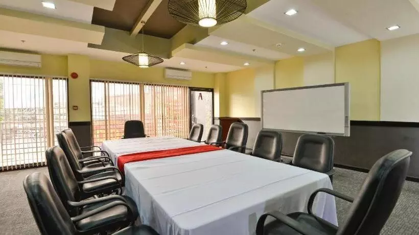 ホテル Express Inn Cebu Mabolo