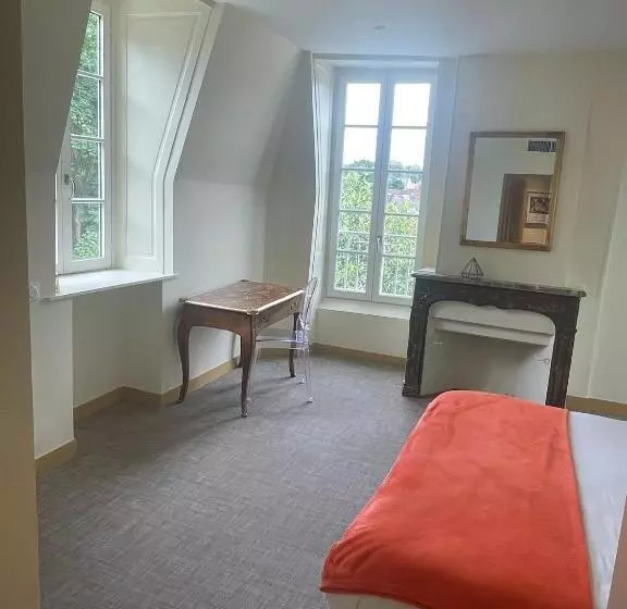 Hotelli Il Maestro   Hôtel Restaurant Du Château