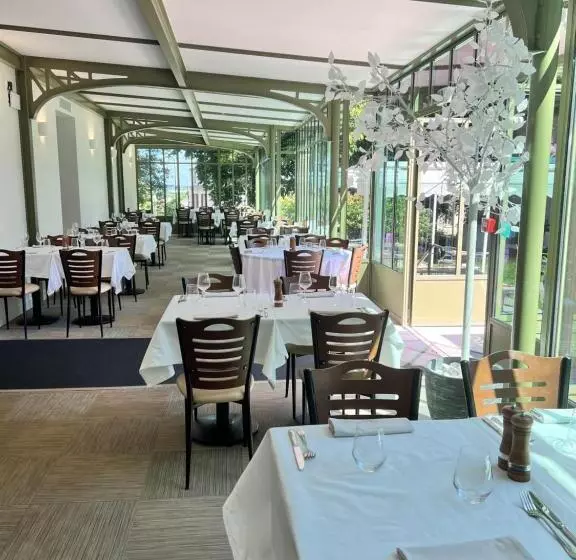 Hotelli Il Maestro   Hôtel Restaurant Du Château