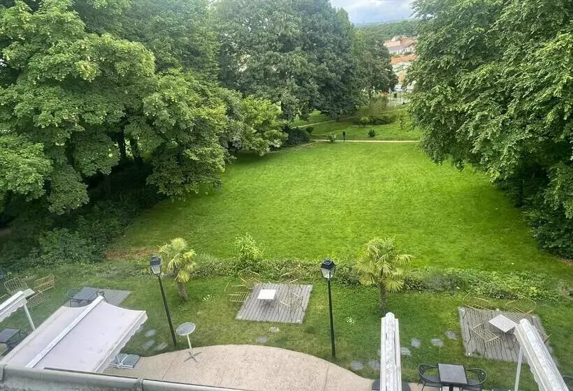 Hotelli Il Maestro   Hôtel Restaurant Du Château