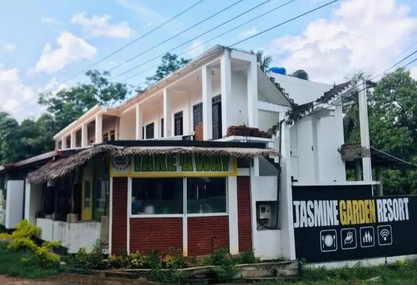 Hotelli Jasmine Garden & Resort