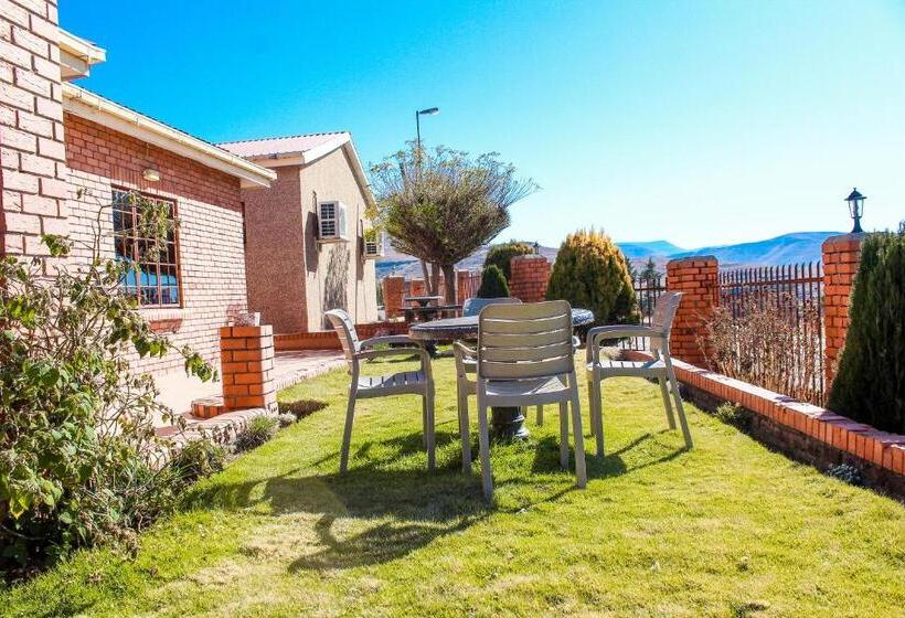 هتل Motherland Guest House