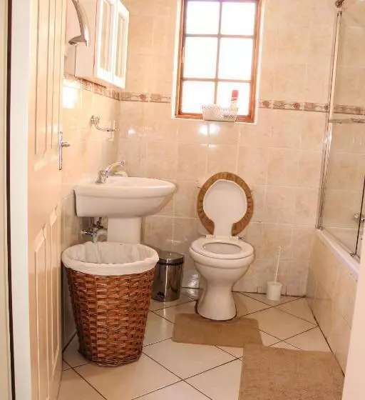 هتل Motherland Guest House