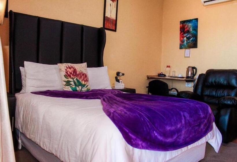 هتل Motherland Guest House