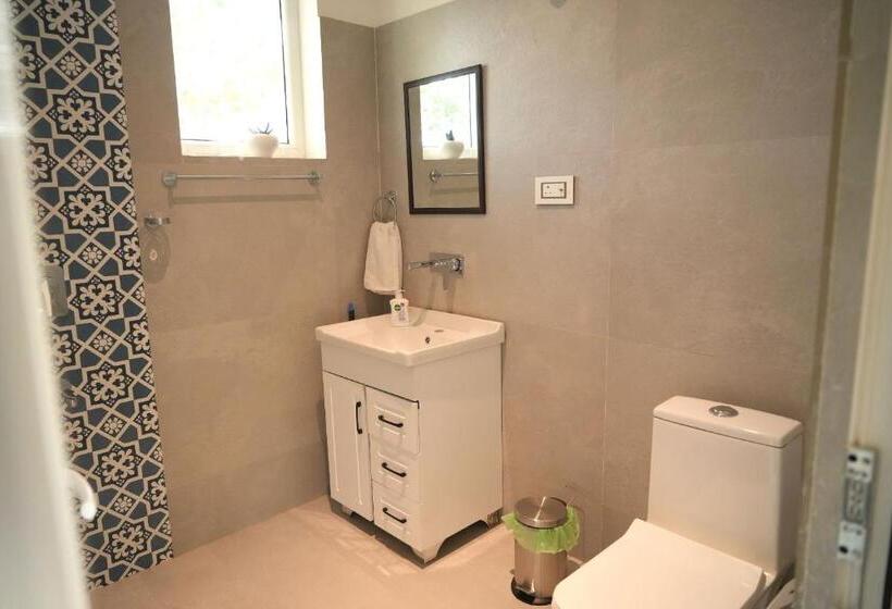 בית מלון כפרי Rustic Roots Farm Stay