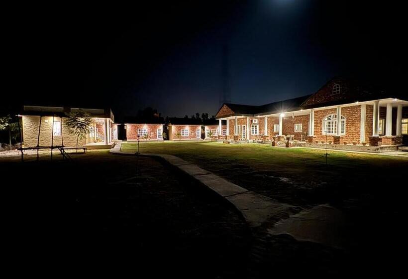 בית מלון כפרי Rustic Roots Farm Stay