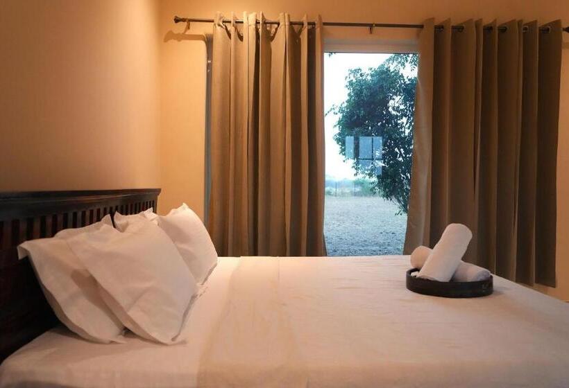 בית מלון כפרי Rustic Roots Farm Stay