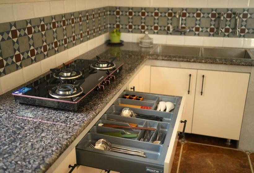 בית מלון כפרי Rustic Roots Farm Stay