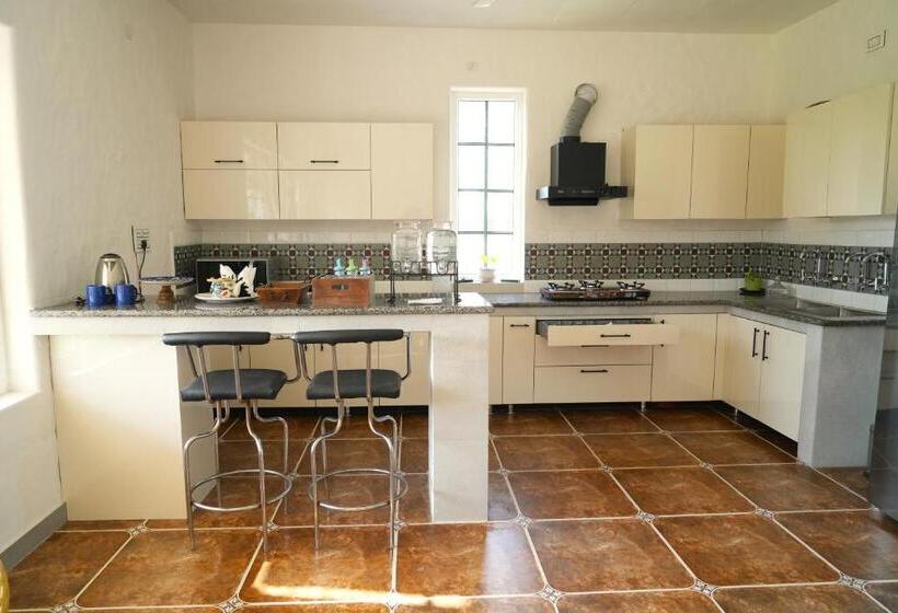 בית מלון כפרי Rustic Roots Farm Stay