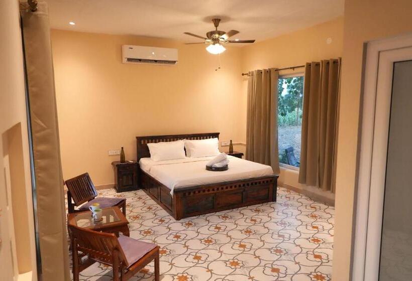 בית מלון כפרי Rustic Roots Farm Stay