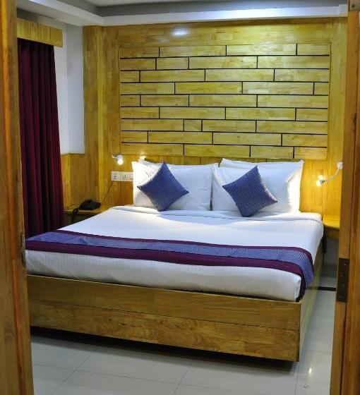 هتل Sky Palace Kannur