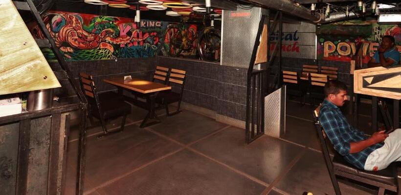 هتل Sky Palace Kannur