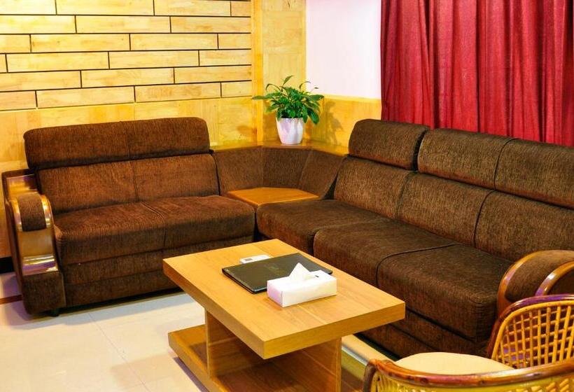 هتل Sky Palace Kannur