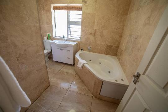 מוטל Sunrise Chalet Inn