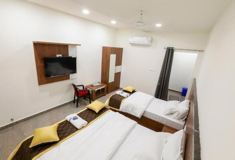 Pension Naga Luxury Suites  Triple Bed Room   Driver Free Stay