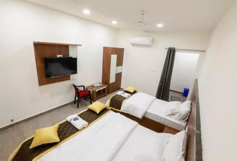 ペンション Naga Luxury Suites  Triple Bed Room   Driver Free Stay