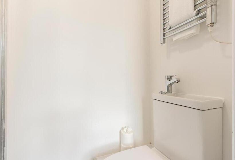 פנסיון Suite #3 Central Location Private Ensuite, Smart Tv, Fast Wifi And Free Parking By Yoko Proper