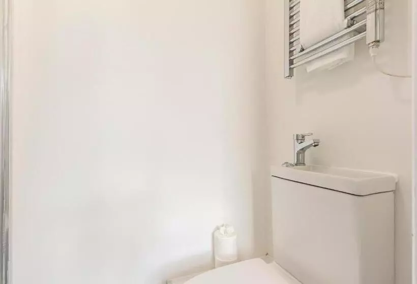 ペンション Suite #3   Central Location   Private Ensuite, Smart Tv, Fast Wifi And Free Parking   By Yoko Proper