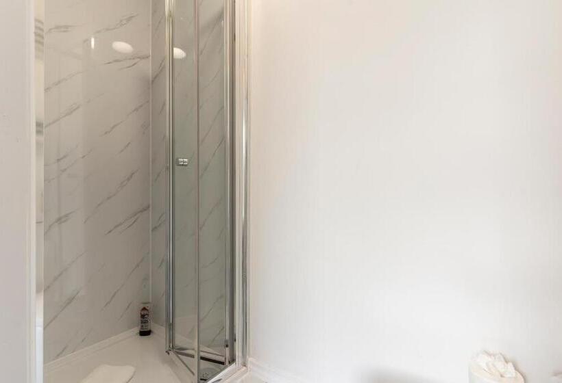 פנסיון Suite #3 Central Location Private Ensuite, Smart Tv, Fast Wifi And Free Parking By Yoko Proper