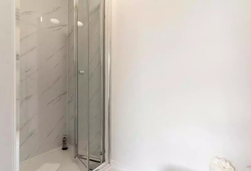 ペンション Suite #3   Central Location   Private Ensuite, Smart Tv, Fast Wifi And Free Parking   By Yoko Proper