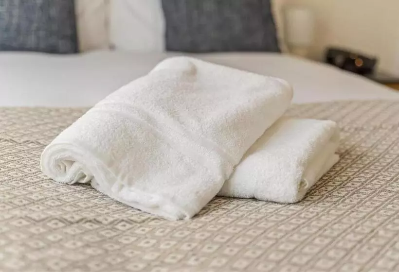 ペンション Suite #3   Central Location   Private Ensuite, Smart Tv, Fast Wifi And Free Parking   By Yoko Proper