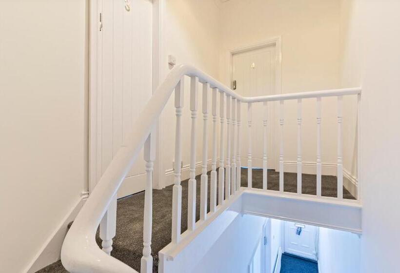 פנסיון Suite #3 Central Location Private Ensuite, Smart Tv, Fast Wifi And Free Parking By Yoko Proper