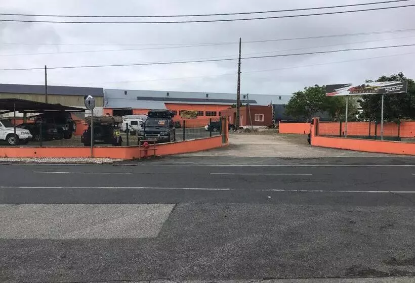 Aamiaismajoitus (B&B) 4wd Solitaire Lodge