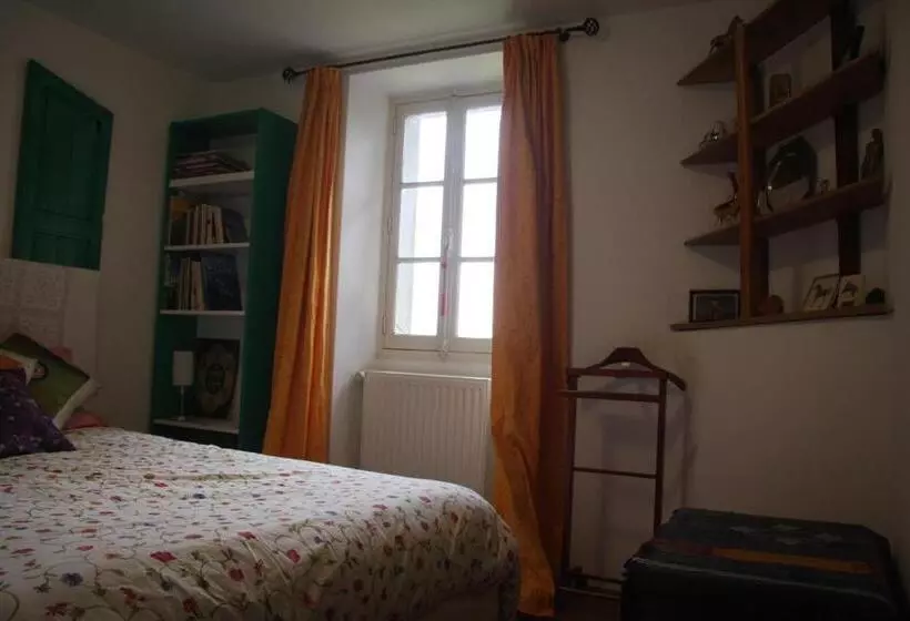 Aamiaismajoitus (B&B) Chambre à La Ferme Banzaï   Face Aux Pyrénées Aurignac