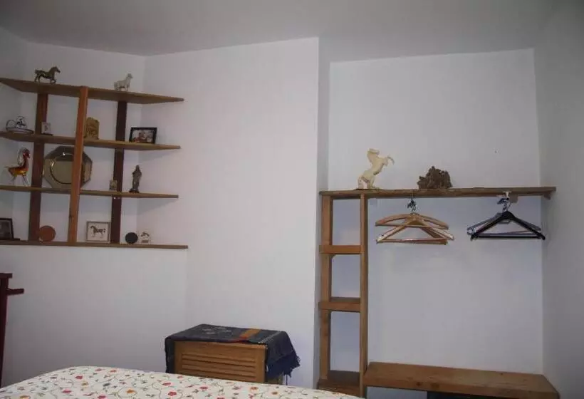 Aamiaismajoitus (B&B) Chambre à La Ferme Banzaï   Face Aux Pyrénées Aurignac