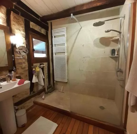 Aamiaismajoitus (B&B) Chambre à La Ferme Banzaï   Face Aux Pyrénées Aurignac