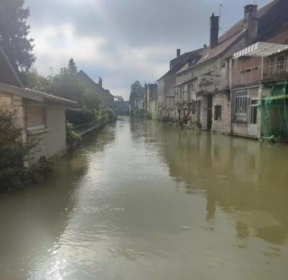 Aamiaismajoitus (B&B) La Tanière Des Tanneries