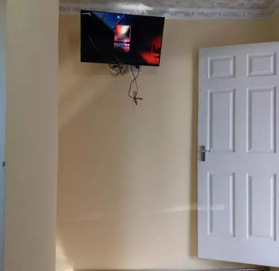 تختخواب و صبحانه Qten City