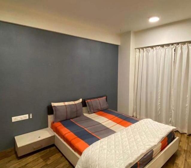 هتل 4 Star Appartment Rajhans Belliza