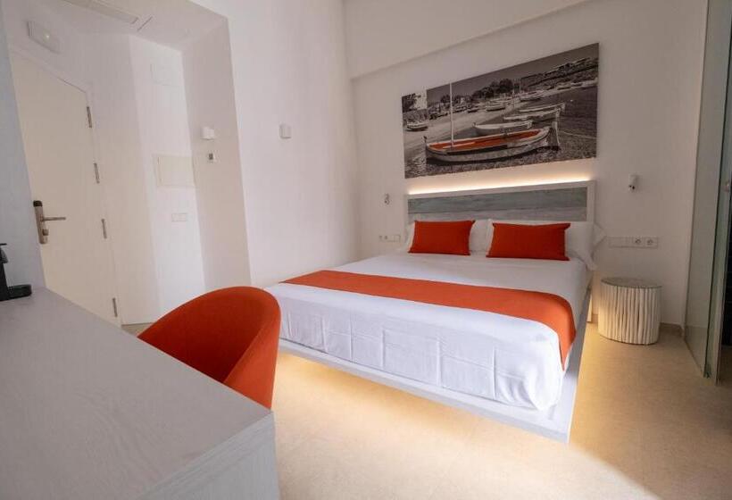 هتل Boutique Es Blau