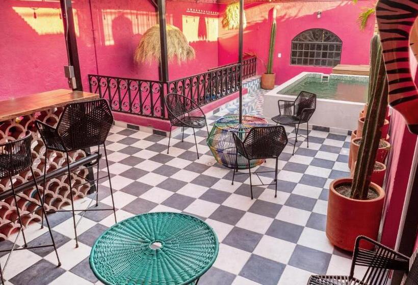 فندق Homestal California Hostal En Tlaquepaque