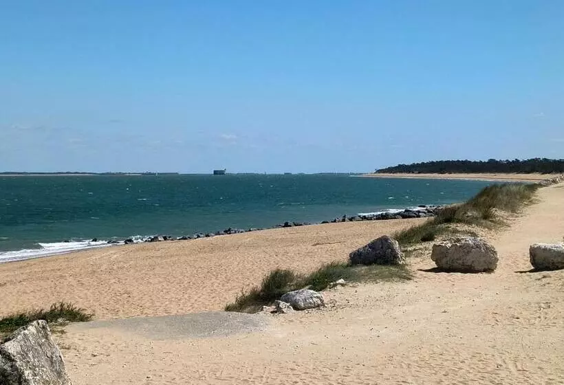 Hotelli Hôtel Bar Restaurant La Marie Galante