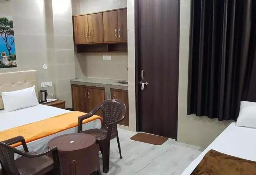 هتل Krishna Dreams