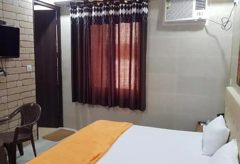 هتل Krishna Dreams