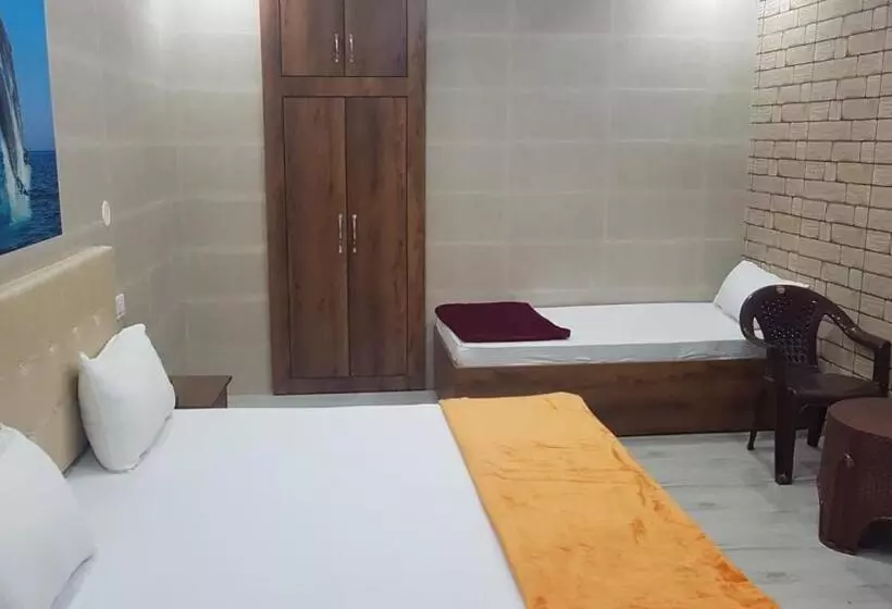 هتل Krishna Dreams