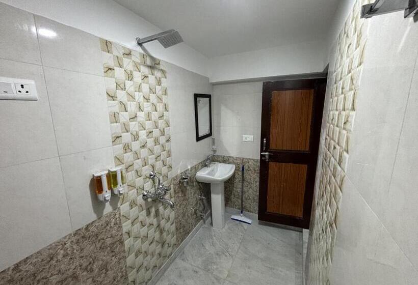 בית מלון כפרי Lal S Inn