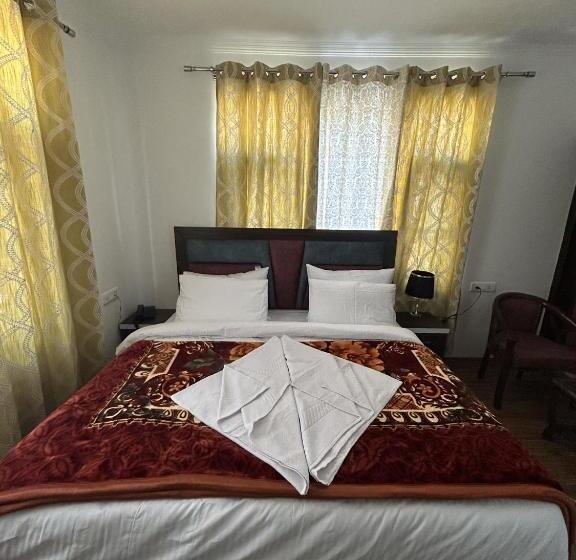 בית מלון כפרי Lal S Inn