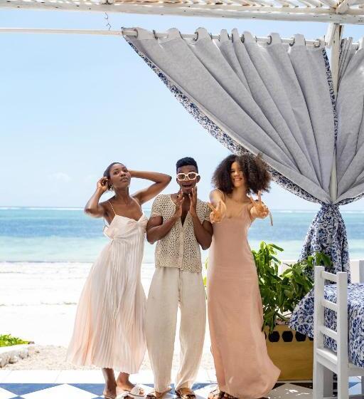 בית מלון כפרי Pili Pili Orient Beach Resort