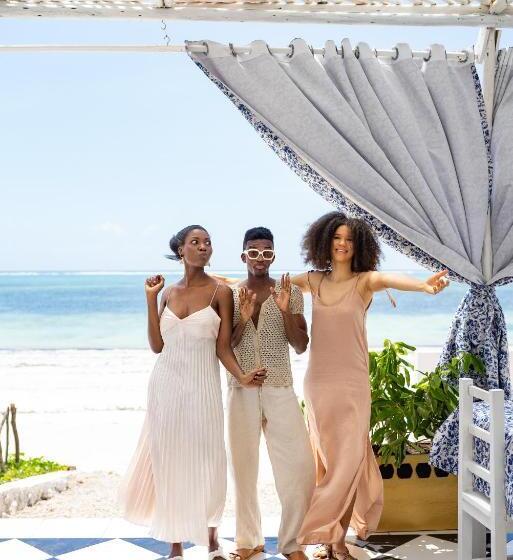 בית מלון כפרי Pili Pili Orient Beach Resort