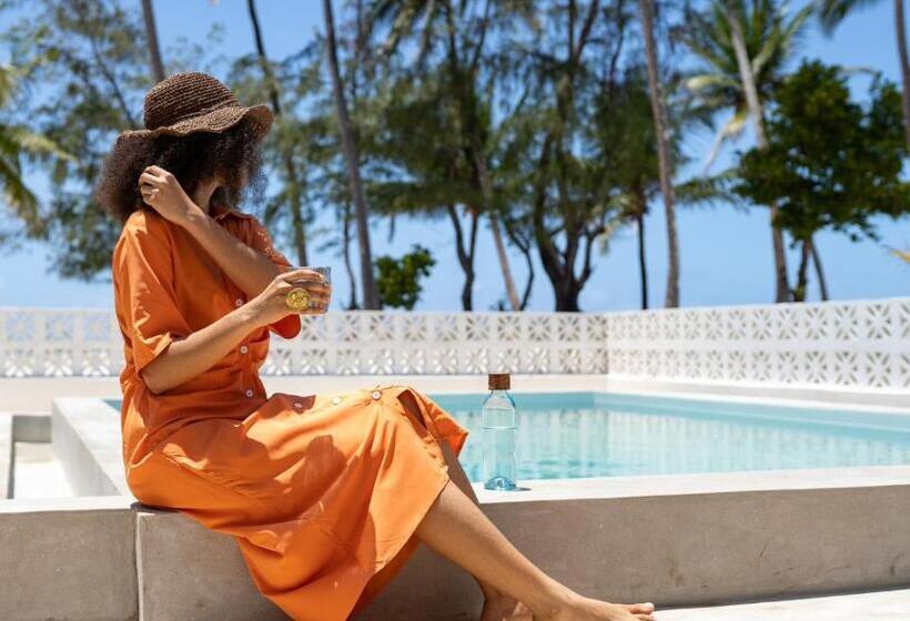 בית מלון כפרי Pili Pili Orient Beach Resort