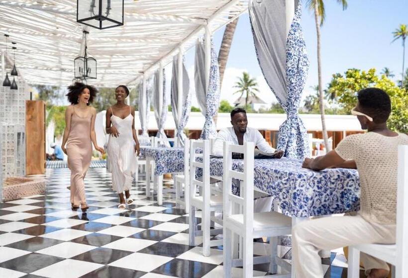 בית מלון כפרי Pili Pili Orient Beach Resort