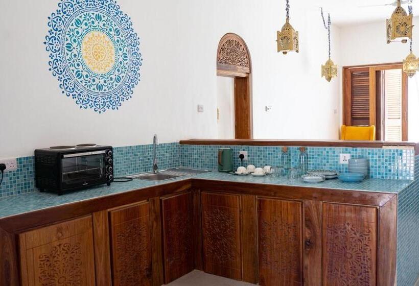 בית מלון כפרי Pili Pili Orient Beach Resort